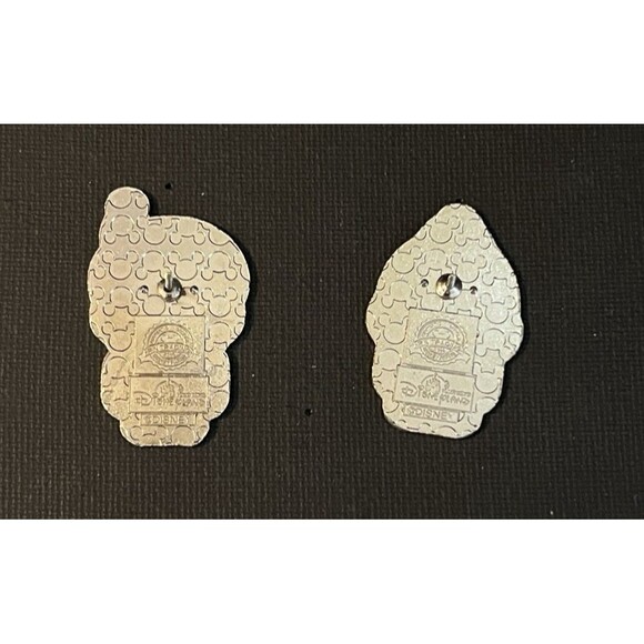 HKDL 2016 Lot of 2 Booster Trading Pins Toy Factory Robots Pinocchio & Dale - Picture 3 of 3